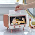 Miniatyrbillede 4 af 5: Sød TV Vævsæskeholder - Multifunktionel Mobiltelefonholder til Smartphone Toiletpapir Servietæske Skrivebord (Pink)