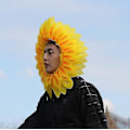 Miniatyrbillede 3 af 4: Sjov Solsikke Partyhat til Festivalspil - 58cm