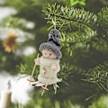 Miniatyrbild 2 av 5: Skidåkande Jultomte Julgransprydnader Jultomten Snögubbe Älg Skidåkare Skidtomte Docka Julgran Hängande Prydnad Utomhus Sportfans Gåvor för 2021 Ny (B, 2st