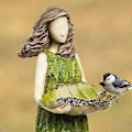 Miniatyrbillede 2 af 5: Fern Fairy Havefigur i Harpiks med Fuglefoder - Udendørs Gudinde Statue