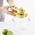 Miniatyrbillede 3 af 4: Nem Manuel Citron-Lime Squeezer - Effortløs Citrusjuiceudvinding