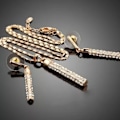 Miniatyrbillede 6 af 8: Vertikale Streg Øreringe Halskæde Sæt Zink Legering Diamant Besat Cylindrisk Stang Halskæde Vedhæng til Kvinder Elektroplettet Guld
