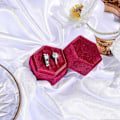 Miniatyrbillede 5 af 5: Fløjls Ringæske, til Smykker Dobbelt Slids Hexagon Ringæske til Forlovelse Bryllupsceremoni Valentinsdag Holder 2 Ringe (Vinrød)