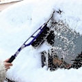 Miniatyrbilde 2 av 4: Snøbørste og isskrape bilbørste - 2 i 1 snøkost skuffe fjerning for snøfjerning bil frontrute rengjøringsverktøy