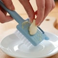 Miniatyrbillede 4 af 5: Rustfrit Stål Frugt- og Grøntsags Skræller med Langt Håndtag - Multifunktionel Køkken Rivjern til Kartofler, Gulerødder, Majs