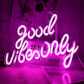 Miniatyrbild 2 av 4: Rosa Neon-skylt Good Vibes LED Väggdekor för Sovrumsbelysning
