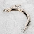 Pikkukuva 8 / 8: 2 kpl 8,5 cm kaaren muotoinen lompakkorunko kolikkopussi suudelmalukko kytkinlukko laitteisto lisävaruste DIY-ompeluun hopea