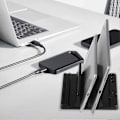 Miniatyrbild 3 av 5: Vertikalt Laptopställ med Justerbara Fack Hög Stabilitet Universell Kompatibilitet Stabilt Pålitligt Laptopställ Skrivbordsdatorställ Vit B