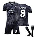 Pikkukuva 1 / 2: Real Madrid musta No.8 jalkapallopaita XL XL