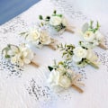 Miniatyrbilde 2 av 8: Brud og brudgom knapphullsblomst brudepike og forlover corsage rose knapphullsblomst