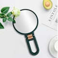 Miniatyrbillede 3 af 3: Dobbeltsidet stående og håndholdt forstørrelsesspejl til makeup og hudorme (13 cm, 10x/1x, sølv)