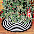 Miniatyrbilde 2 av 4: 24 tommer Svart og Hvite Striper Trematte med Små Pom Pom Kanter for Halloween Innendørs Hjem Juletre Jul