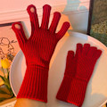 Miniatyrbillede 5 af 8: Vinterhandsker 2 Finger Eksponeret Design Akryl Fleece Ren Farve Lange Vinterstrikkede Handsker til Udendørs Indendørs Rød