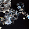 Pikkukuva 2 / 4: Rhinestone-timanttinauha hää- ja kakkukoristeluun 30mm x 3m, värillinen liimapinta-vaihtoehto