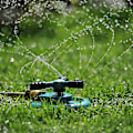 Miniatyrbild 2 av 4: Automatisk roterande sprinkler för trädgård och skogbevattning Effektiv gräsmatta bevattningssystem