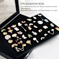Miniatyrbillede 5 af 7: Gennemsigtig Støvtæt Pin Shadow Box til Military Medal Smykker Pin Badge Collection - Sort PU læder (35x24x5cm) 35*24*5cm