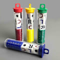 Miniatyrbillede 4 af 5: L C R Left Center Right Terningespil L R C Etui m/ Chips & Terninger Brætspil Legetøj, 100% Ny gul