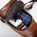 Miniatyrbillede 2 af 5: Vandafvisende Brun Slingtaske til Mænd og Kvinder - Multifunktionel Crossbody Rygsæk til Vandreture og Dagsture