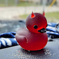 Miniatyrbillede 3 af 5: Devil Ducky, Mørk Satanisk And Gotiske Gaver, And Skrivebordsdekoration, Devil Duck Bildekorationstilbehør, Halloween Gaver