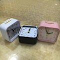 Miniatyrbillede 4 af 5: Analogt lydløst kvarts vækkeur, lille rejsevækkeur med lys og snooze, batteridrevet vækkeur til soveværelse, kontor, rejse (B