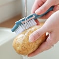 Miniatyrbillede 5 af 5: Rustfrit Stål Kartoffelskræller Multifunktionel Køkken Rivjern med Langt Håndtag til Frugt og Grøntsager
