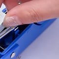 Miniatyrbilde 7 av 8: Swing Heftemaskin ABS Metall Material 50 stk Papirfester 20 Ark Kapasitet Skrivebord Heftemaskiner for Kontor Skole Blå