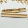 Pikkukuva 2 / 3: Puisia Scrabble-laatat, opettavaiset puiset palapelit, myrkyttömät kirjainlaatat lelu lapsille