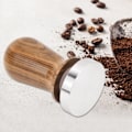 Miniatyrbillede 2 af 8: Kaffe Tamper i Træ med Flade Bund i Rustfrit Stål (58mm)