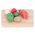 Miniatyrbild 1 av 8: 1:12 skala dockhuskål morot potatis modell skärbräda miniatyr lera grönsaker dekoration