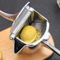 Miniatyrbillede 3 af 4: Manuel Citronpresser i Rustfrit Stål - Robust Enkeltpresset Citronpresser - Nem Rengøring Ekstraktorværktøj til Citrusfrugter