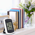 Miniatyrbild 5 av 5: LCD digital trådlös termometer inomhus eller utomhus, mini inomhus temperatursensor, liten exakt vädertestare i hem sovrum och kontor, vit