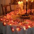 Miniatyrbillede 4 af 5: 2-pak Thanksgiving Lønneblad Lysstreng, Ialt 20FT 40 LED Efterårsblad Girland, Thanksgiving Dekorationer til Høstfest -WQ