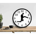 Miniatyrbild 2 av 4: Monty Python Inspirerad Silly Walk Väggklocka Kreativ Tyst Mute Klocka Väggkonstpresent Svart
