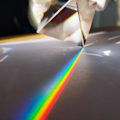 Miniatyrbild 1 av 3: Regnbåge Prisma Optiskt Glas Kristall Pyramid 40mm Hög Polyhedral Rektangulär Pyramid Vetenskap Populärvetenskap Studenter