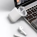 Pikkukuva 3 / 5: Airpod 2: Langattomat kuulokkeet vedenpitävällä Bluetoothilla ja mikrofonilla