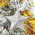 Miniatyrbild 3 av 5: 6 st silverstjärnor julgranshängande prydnader med snöre, glitterprydnader för julgransdekoration, silverglitterstjärna 7 cm