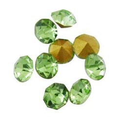 25 Peridot gröna koniska Swarovski kristaller för inlägg Ø 6 mm.