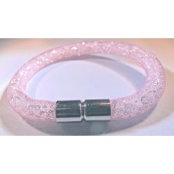Rosa armbånd fylt med hvite krystaller Pink