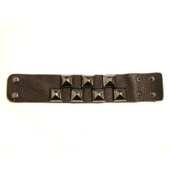 Armbånd i brunt skinn med pyramidestifter Brown