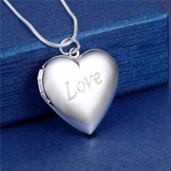 Silver Halsband med Öppningsbar Medaljong - Hjärta med text Love Silver
