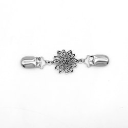 Scarf Clip Elegant Silver Hollow Flowers Sweater Clips Vintage as the picture