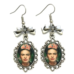 Örhängen Frida Kahlo Silver Rosett Feminist Symbol Feminism Ikon multifärg