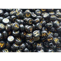 Bokstavspärlor 3500 stycken runda svarta med guldtext A-Z