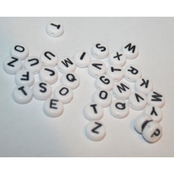 1000 stycken bokstavspärlor Bokstäver vit platta 4x7mm Alfabet a Vit