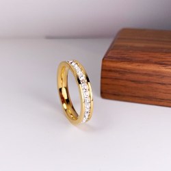 Elegant ring med diamanter i evighetsband perfekt julklapp gåva Gold one size