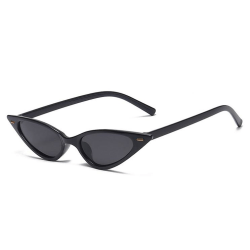 Smala Spetsiga cat eye solglasögon triangel i svart Svart one size