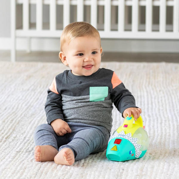 INFANTINO Push & pop musical light-up mini-vac