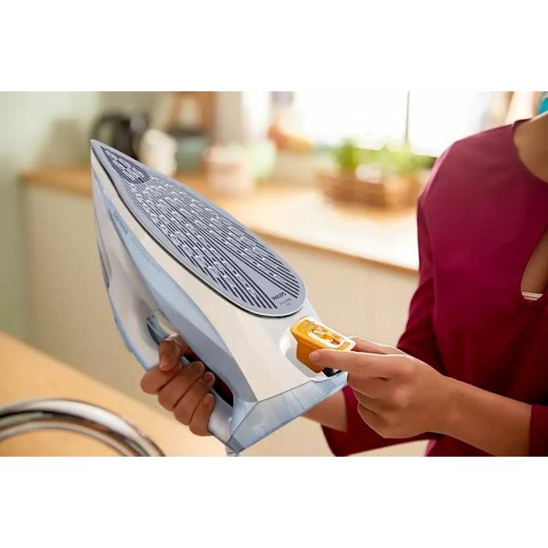 Philips 7000 Series Steam iron DST7011/20, 2600W, 45 g/min continous steam, 220g steam boost, vertical steam, SteamGlide Plus soleplate, drip stop, Qu