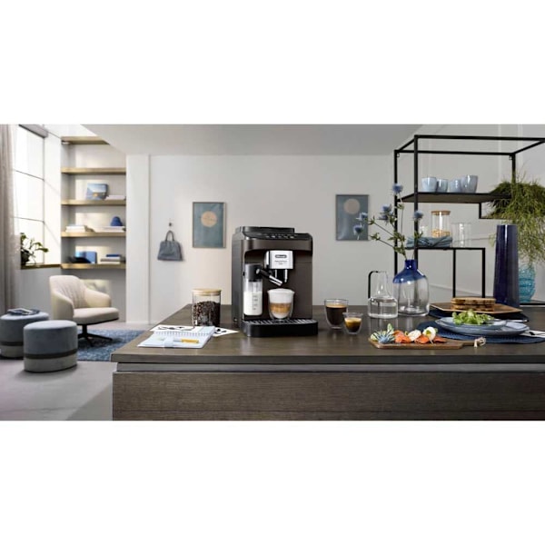 Delonghi | Coffee Maker | ECAM293.61 BW Magnifica Evo | Pump pressure 15 bar | Built-in milk frother | Fully automatic | 1450 W | Black
