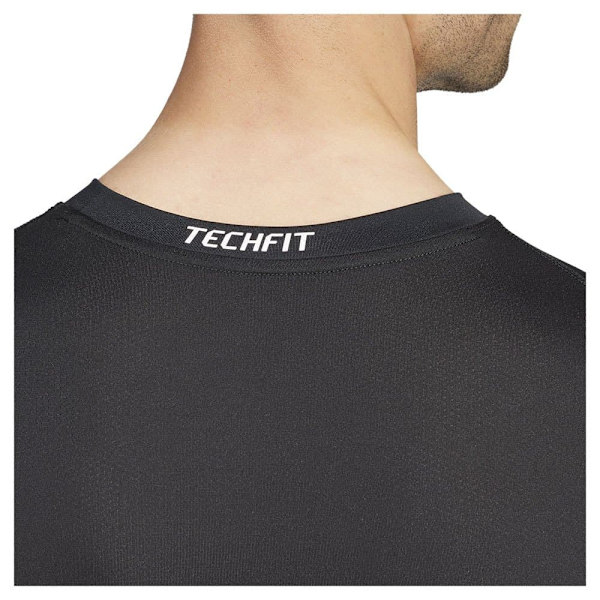 Adidas Techfit Compression Pitkähihainen T-paita  L / Regular Mies